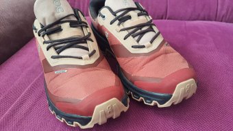 ADIDASI ALERGARE ON CLOUDVENTURE