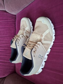 ADIDASI ALERGARE ON RUNNING CLOUD