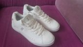 SNEAKERS ON THE ROGER ADVANTAGE